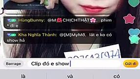 Jin Xinh Bunny's Full-Face Live Show While Chatting