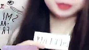 Jin Xinh Bunny's Full-Face Live Show While Chatting