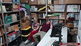 A thief seduces an officer as her boyfriend watches.