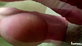 Footpixies shares wrinkled feet and toes in shorts