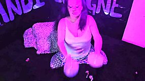 cute milf kandi laigne balloon popping fetish sfw
