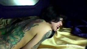 Footpixies shares wrinkled feet and toes in shorts