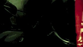 Šťastný starý muž ve vintage trojce