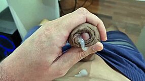 Meu penis babado gozando