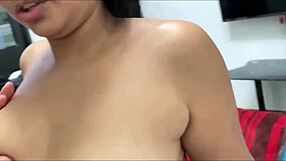 peque�a colegiana tiene orgasmo en siesta