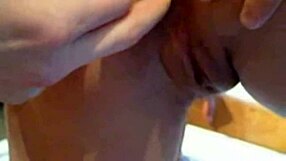 Indian girl shows off big tits in steamy sex video