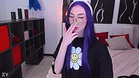 Κάτι ειδικό περιμένει πίσω από αυτή τη shemale webcam