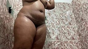 morena twerks with intense pleasure