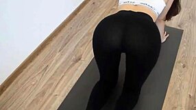 porca italiana in leggings gets fucked and cummed on pussy
