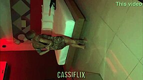 Ne morem upreti temu velikemu tipu, bo moral uživati v mojem telesu, glej celotno na Cassiflix