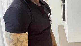 Tatuado hetero fode o médico - bastidores