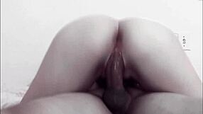 Novinha latina gostosa senta com bucetinha molhada de tesão