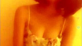 em nhung hani performs in webcam show 04