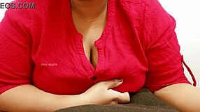 Look at this sexy Westbengal bhabhi flashing her big boobs.