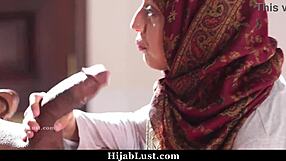 Perv guy welcomes new hijab neighbor with wild action - Hijablust