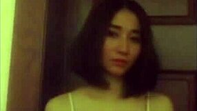 em nhung hani performs in webcam show 04