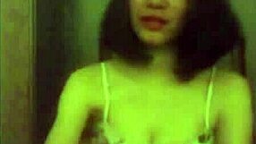 em nhung hani performs in webcam show 04