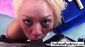 Le destrozo la cara a esa rubia mona con dos pollas