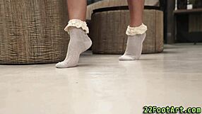 Watch The Redheaded Babe Take That Cumshot!