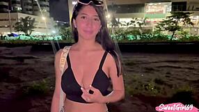 Encuentro esta puta latina en la playa y me la llevo a mi apartamento a correrme en su vagina