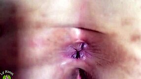 أصوات المؤخرة قريبة مع كس BBW يرمش في عرض POV مثير