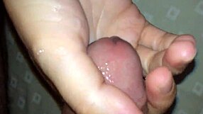 These amateurs explore pussy in an intimate scene