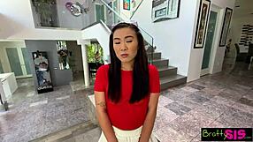 Petite stepsister kimmy kimm seduces stepbro with tit reveal