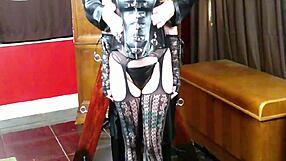 Italian vixxxen cuffed for huge orgasm