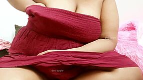 Indian Desi Aunty With Sexy Tits Exposed