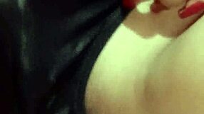 Студентка универа танцует сексуально, готова к ебле?