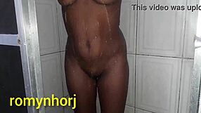 Morena magrinha do Rio de Janeiro ficou sozinha na casa da amiga o irmão dela meteu a piroca ainda filmou tudo caiu na net