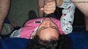 madura milf chupa verga y besa negro para amigo de hijo