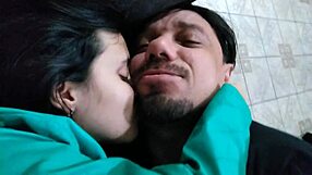 Hell Yeah! Hot Amateur Nympho Hooks Up with Old Bluezao!