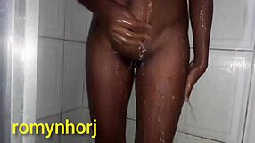 Morena magrinha do Rio de Janeiro ficou sozinha na casa da amiga o irmão dela meteu a piroca ainda filmou tudo caiu na net