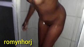 Morena magrinha do Rio de Janeiro ficou sozinha na casa da amiga o irmão dela meteu a piroca ainda filmou tudo caiu na net