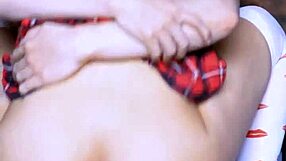 La Hijastra Con Su Figura Apretada Y Su Sonrisa Tentadora Era El Sueño Prohibido Que Lo Impulsaba A Buscar Encuentros Secretos En El Apartamento.