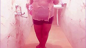 I admire this sexy south Indian maid flashing her boobs