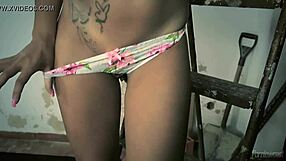 sônia kel, latina engineer, undresses in solo striptease