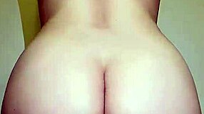 Yo, playing with this high-end Chinese model, she cleaned up in the bathroom to serve me!