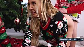 Family women sharing pussy as christmas gift 😏