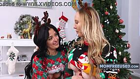 Family women sharing pussy as christmas gift 😏