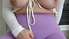 Geile Lehrerin zeigt ihr Vibrator-Spaß mit JOI-Anweisungen