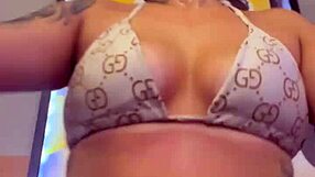 Eu na academia suei tanto mais tanto que minha buceta ficou encharcada fiquei com muito tes�o nesse momento escorria pelas pernas