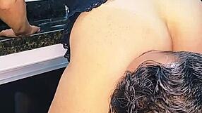 fodendo loira na pia e gozando dentro, so hot with this milf wife