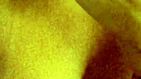 Izgleda tako vroče, ko sedi tam, obožujem, ko mi dovoli, da ji spustim v usta