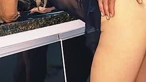 fodendo loira na pia e gozando dentro, so hot with this milf wife