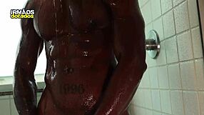 O puto safado caiu de boca na rola do negão dotado