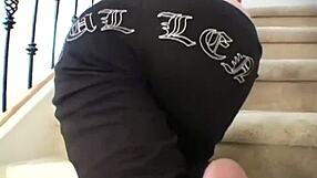 i'm amber, showing my perfect butt in this thong during the photoshoot