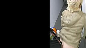 Tenhle starší kolumbijský amatér latina mě prosí, ať ji ohnu zezadu u výtahu v Medellínu