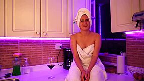 Sem ta vroča lepotica na intervjuju, ki se navduši